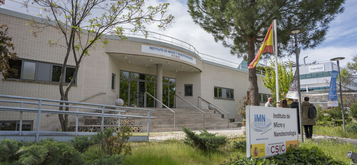 Visita al Instituto de Micro y Nanotecnología IMN-CNM